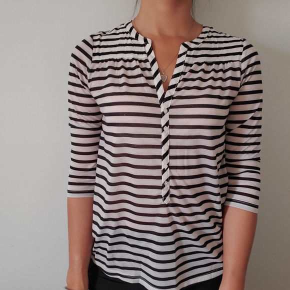 H&M 3/4 sleeve top - Picture 2 of 6